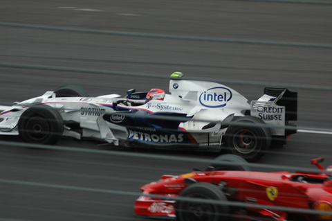 2008年F1日本グランプリ決勝、ライコネンとクビサのバトル２