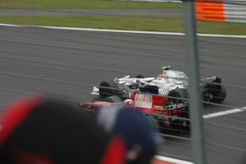 2008年F1日本グランプリ決勝、ライコネンとクビサのバトル３