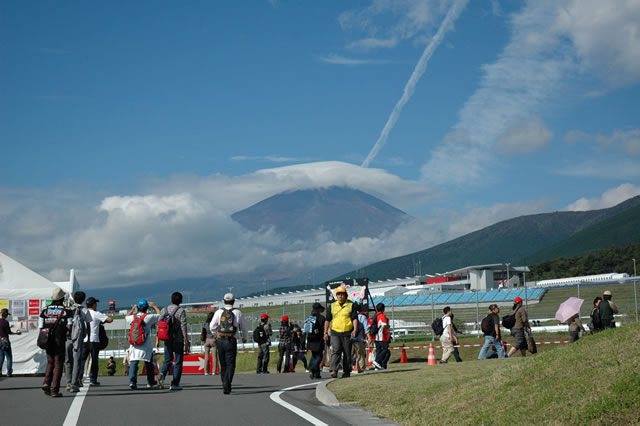 2008年F1日本グランプリ開幕、富士山